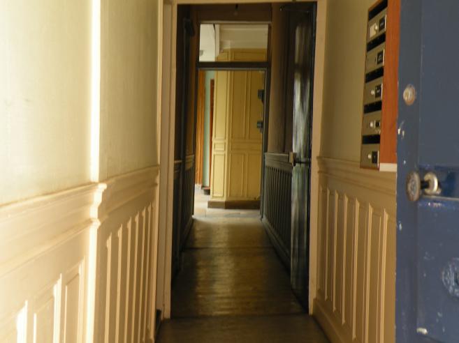  couloir d'immeuble ancien